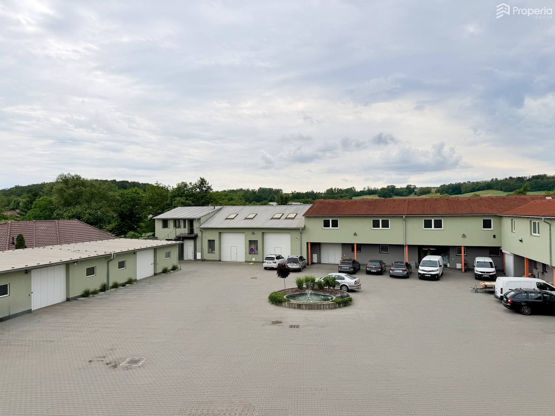 Pronájem skladu/kanceláře ve zrekonstruovaném logistickém areálu v obci Želešice, ul. 24. dubna, okr. Brno-venkov, CP 300 m<sup>2</sup>, výtah, oploceno, alarm, vjezd kamionem, skvělá dostupnost na D1/D2/D52